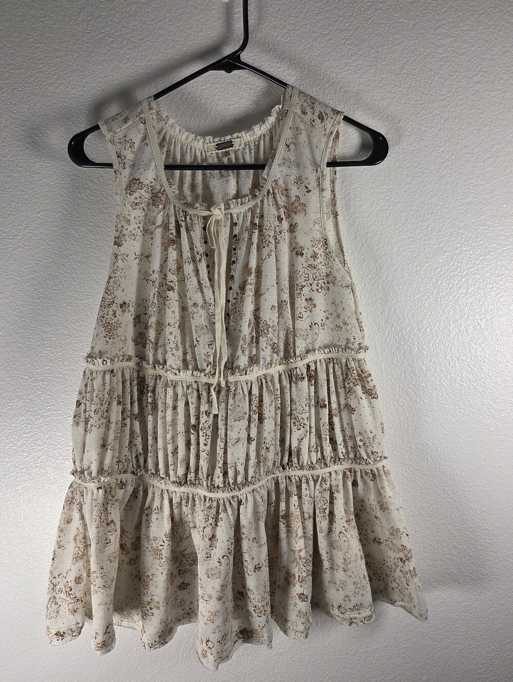 gimmicks Women's Size Small by BKE Cream Top with Brown Floral Accents